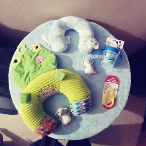 Neck rest for baby toys sippy cup